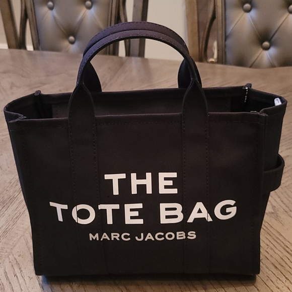 Marc Jacobs Handbags - Marc Jacobs The Tote Bag NWT 🖤